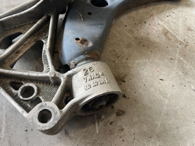 bontott VW POLO IV Jobb Lengőkar Tartó