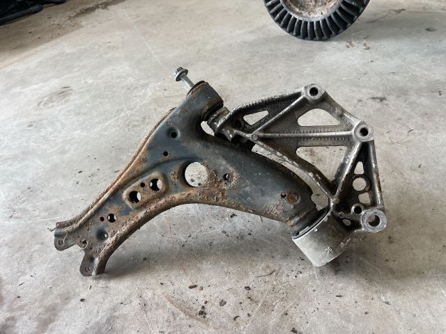 bontott VW POLO IV Jobb Lengőkar Tartó