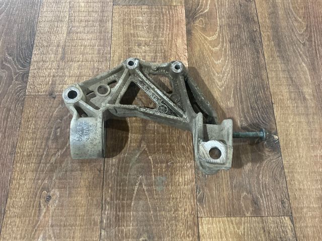 bontott VW POLO IV Jobb Lengőkar Tartó