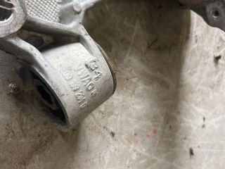 bontott VW POLO IV Jobb Lengőkar Tartó