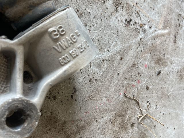 bontott VW POLO IV Jobb Lengőkar Tartó