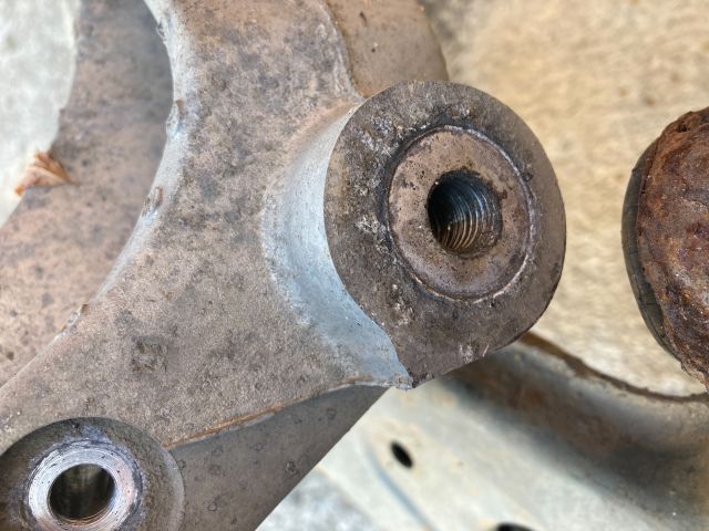 bontott VW POLO IV Jobb Lengőkar Tartó