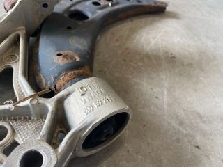 bontott VW POLO IV Jobb Lengőkar Tartó