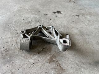 bontott VW POLO IV Jobb Lengőkar Tartó