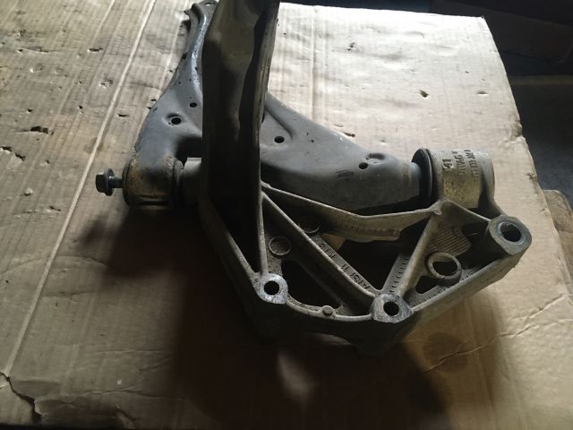 bontott VW POLO IV Jobb Lengőkar Tartó