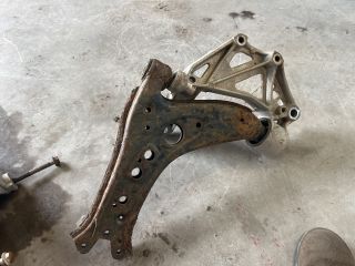 bontott VW POLO IV Jobb Lengőkar Tartó