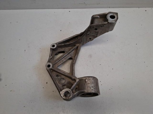 bontott VW POLO IV Jobb Lengőkar Tartó