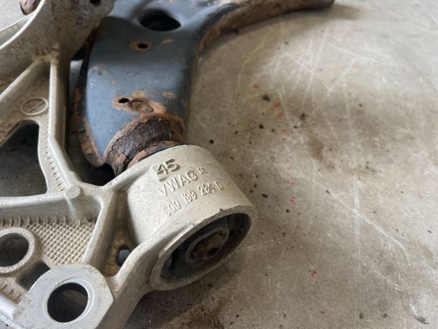 bontott VW POLO IV Jobb Lengőkar Tartó