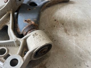 bontott VW POLO IV Jobb Lengőkar Tartó