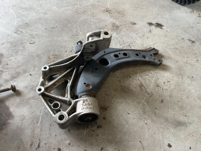 bontott VW POLO IV Jobb Lengőkar Tartó