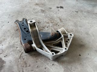 bontott VW POLO IV Jobb Lengőkar Tartó