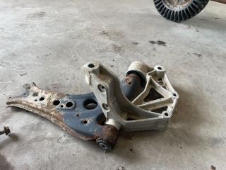 bontott VW POLO IV Jobb Lengőkar Tartó