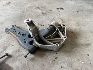 bontott VW POLO IV Jobb Lengőkar Tartó