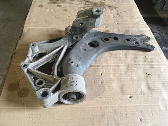 bontott VW POLO IV Jobb Lengőkar Tartó