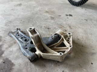 bontott VW POLO IV Jobb Lengőkar Tartó