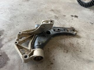 bontott VW POLO IV Jobb Lengőkar Tartó