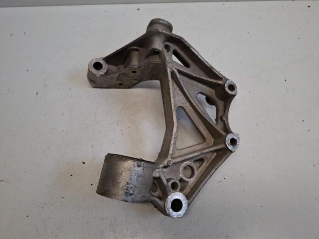 bontott VW POLO IV Jobb Lengőkar Tartó