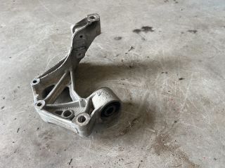 bontott VW POLO IV Jobb Lengőkar Tartó