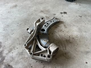 bontott VW POLO IV Jobb Lengőkar Tartó