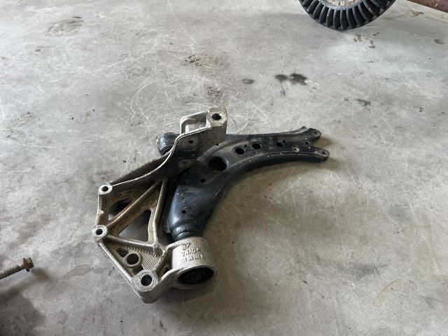 bontott VW POLO IV Jobb Lengőkar Tartó