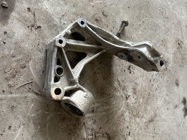 bontott VW POLO IV Jobb Lengőkar Tartó