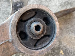 bontott VW POLO IV Jobb Lengőkar Tartó