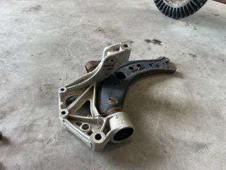 bontott VW POLO IV Jobb Lengőkar Tartó