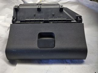 bontott VW POLO IV Kesztyűtartó