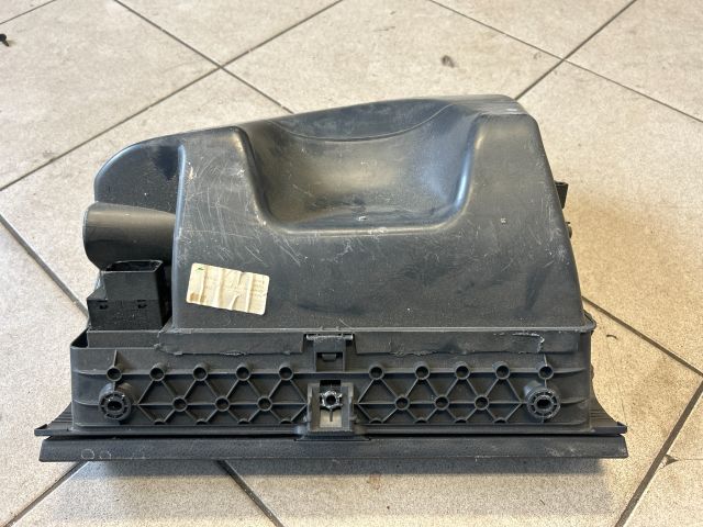 bontott VW POLO IV Kesztyűtartó