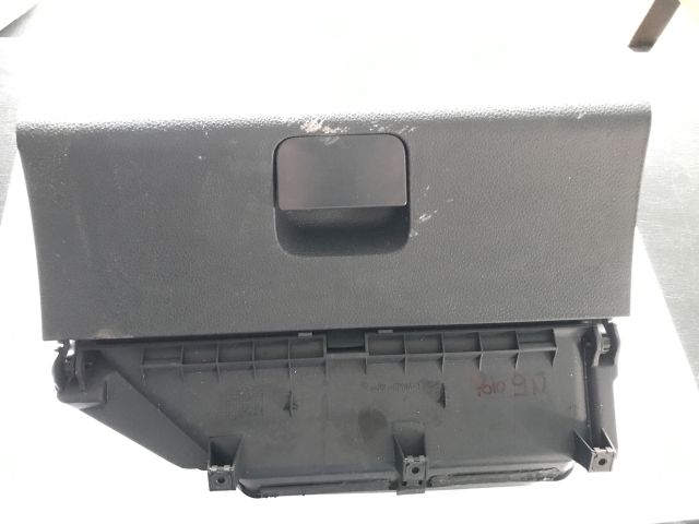 bontott VW POLO IV Kesztyűtartó