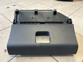 bontott VW POLO IV Kesztyűtartó