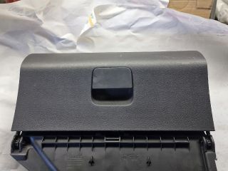 bontott VW POLO IV Kesztyűtartó