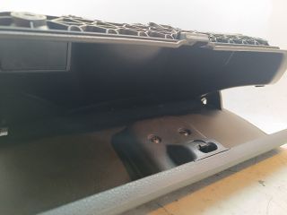 bontott VW POLO IV Kesztyűtartó