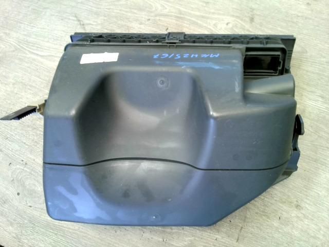 bontott VW POLO IV Kesztyűtartó