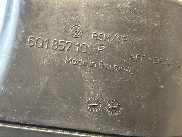 bontott VW POLO IV Kesztyűtartó