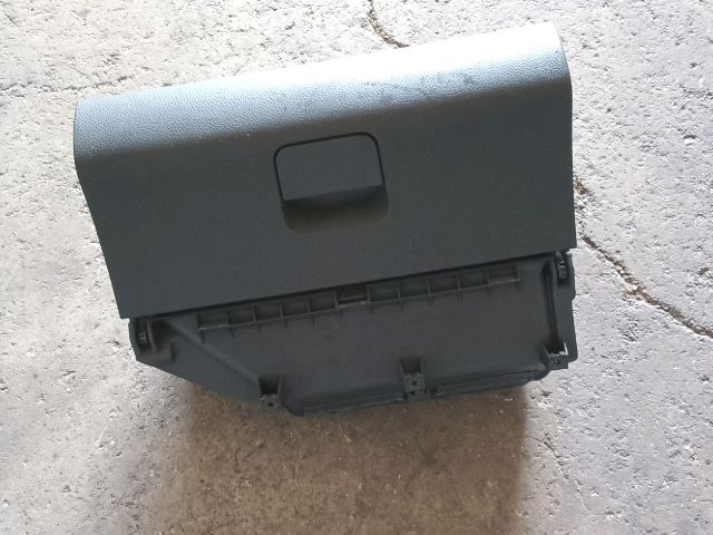 bontott VW POLO IV Kesztyűtartó