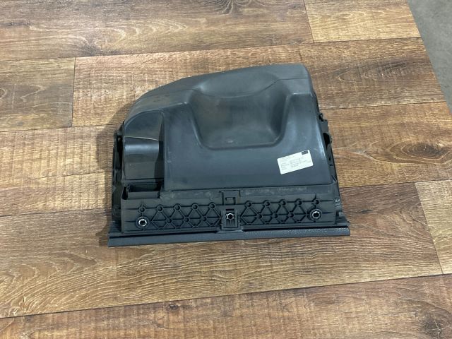 bontott VW POLO IV Kesztyűtartó