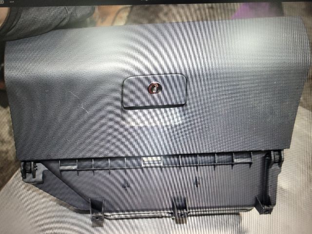 bontott VW POLO IV Kesztyűtartó