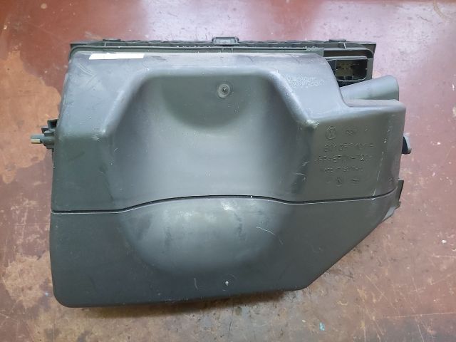 bontott VW POLO IV Kesztyűtartó