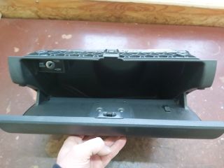 bontott VW POLO IV Kesztyűtartó