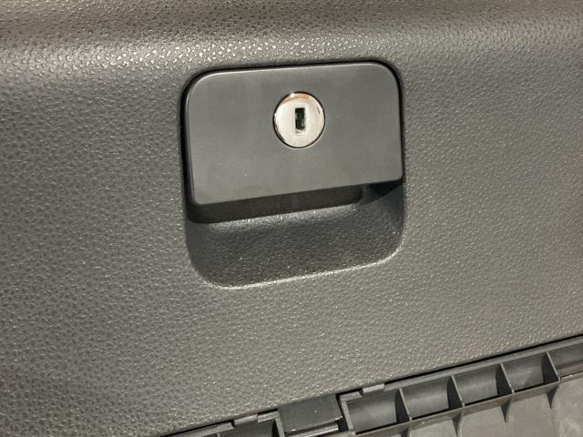 bontott VW POLO IV Kesztyűtartó