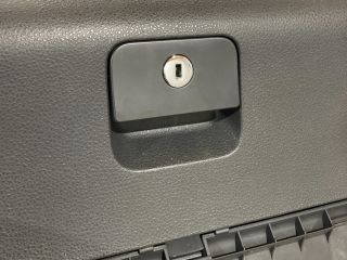 bontott VW POLO IV Kesztyűtartó