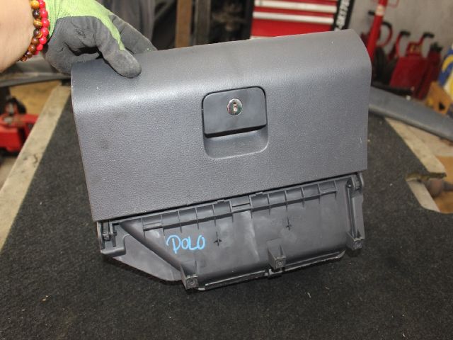 bontott VW POLO IV Kesztyűtartó