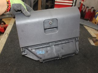 bontott VW POLO IV Kesztyűtartó