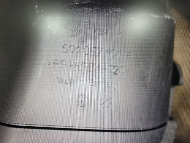 bontott VW POLO IV Kesztyűtartó