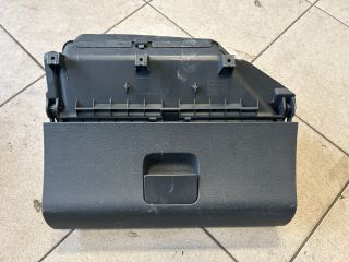 bontott VW POLO IV Kesztyűtartó