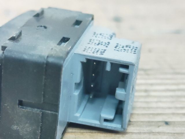 bontott VW POLO IV Központizár Kapcsoló