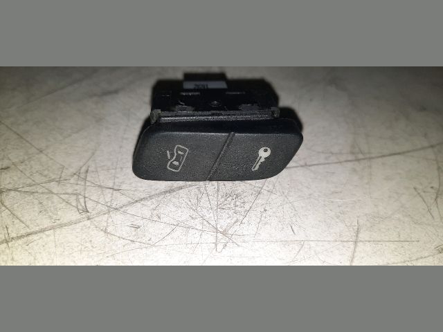 bontott VW POLO IV Központizár Kapcsoló