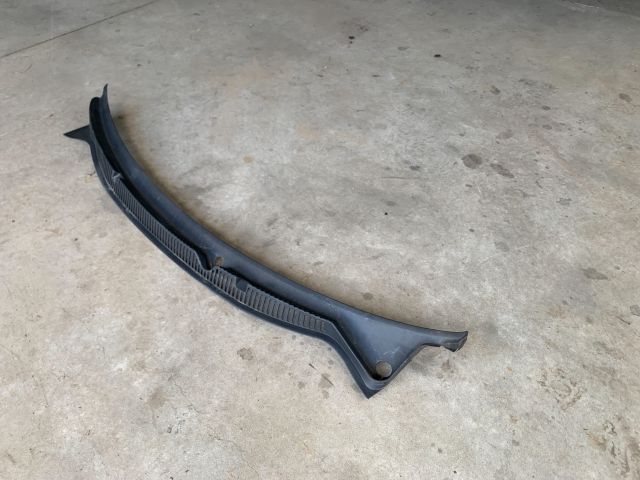 bontott VW POLO IV Levélrács