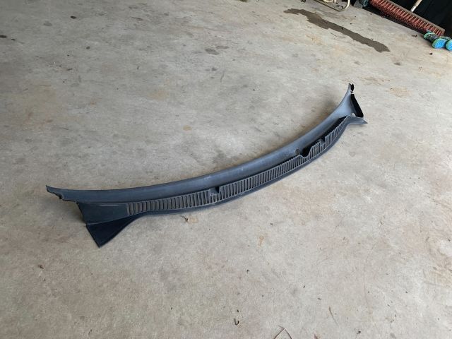 bontott VW POLO IV Levélrács